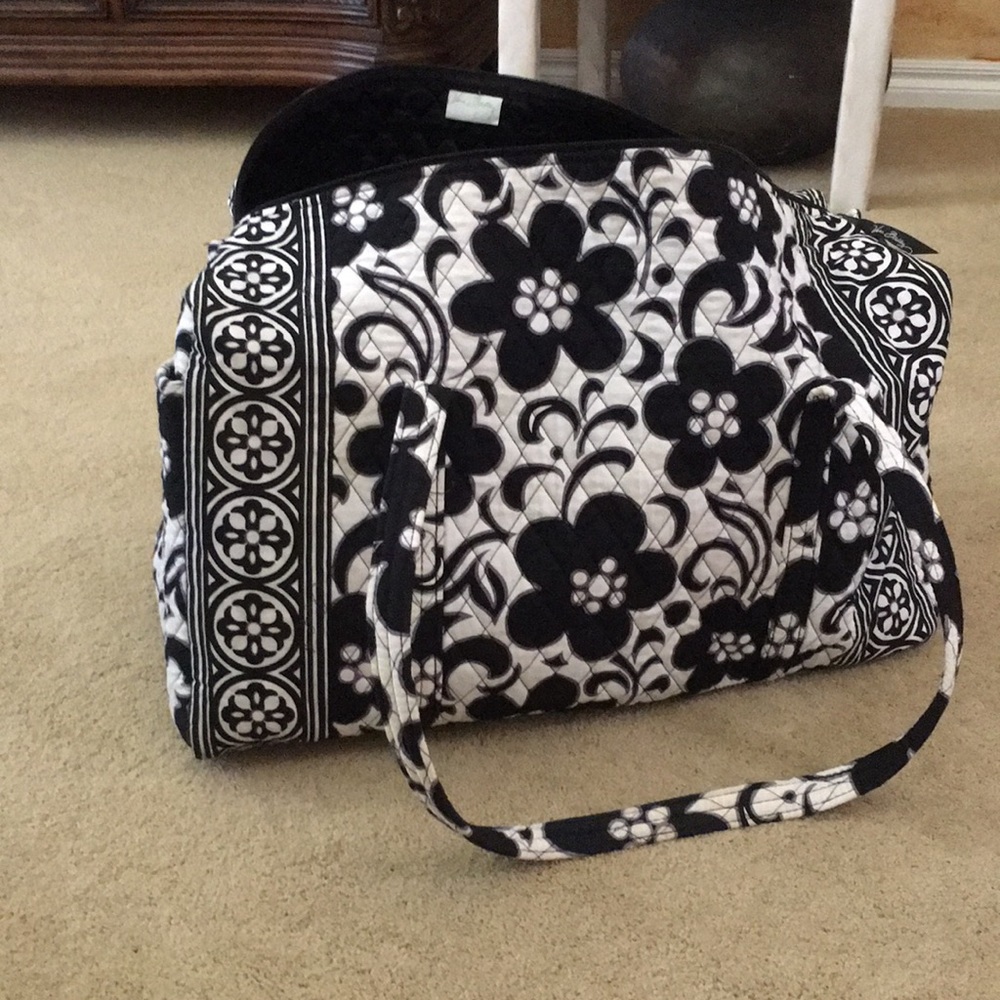 LIKE NEW! Vera Bradley weekend bag